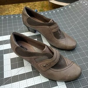 Earth booties size 9 cute comfortable